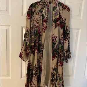 Beaded sheer crushed velvet kimono 💖